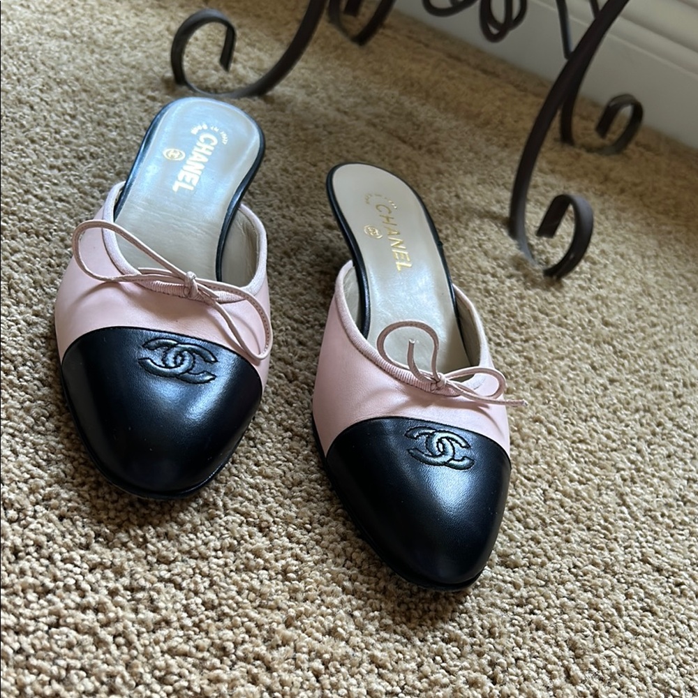 Chanel Pink and Black Mules with Knotted Design